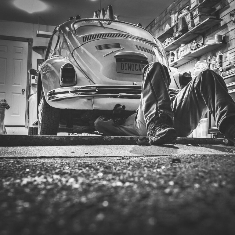 car-repair-362150_1920